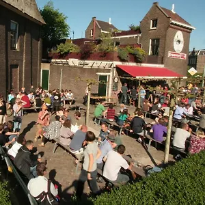 Romantic Quiet On The Canal Bed and breakfast